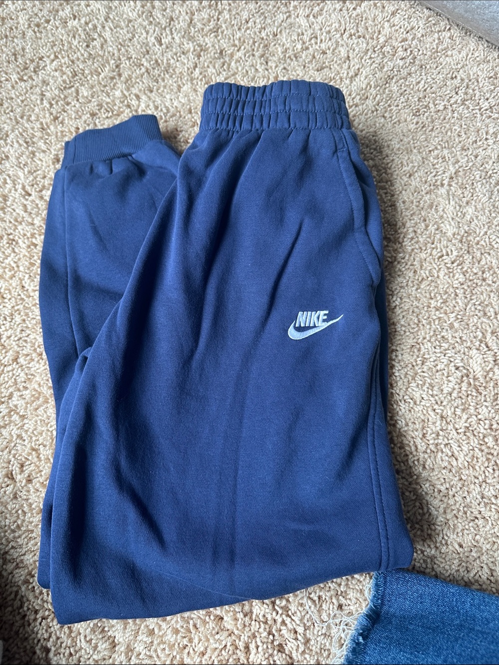 NWOT Nike boys /unisex joggers. Functional hidden drawstring. Navy. Size XL
